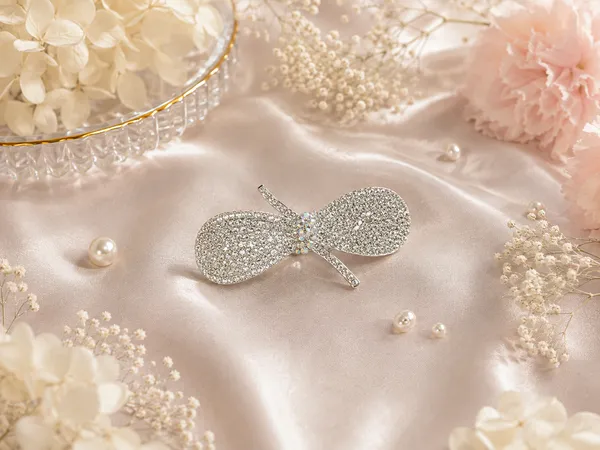 Silver_Rhinestone_Bow_Hair_Clip_for_Women