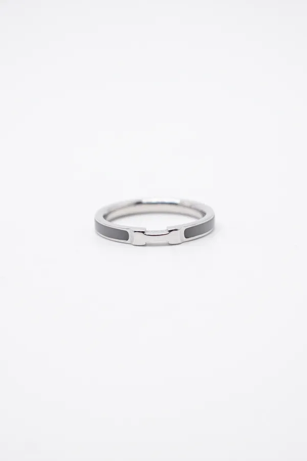 Silver_Tone_Minimalist_Ring_For_Men_And_Women