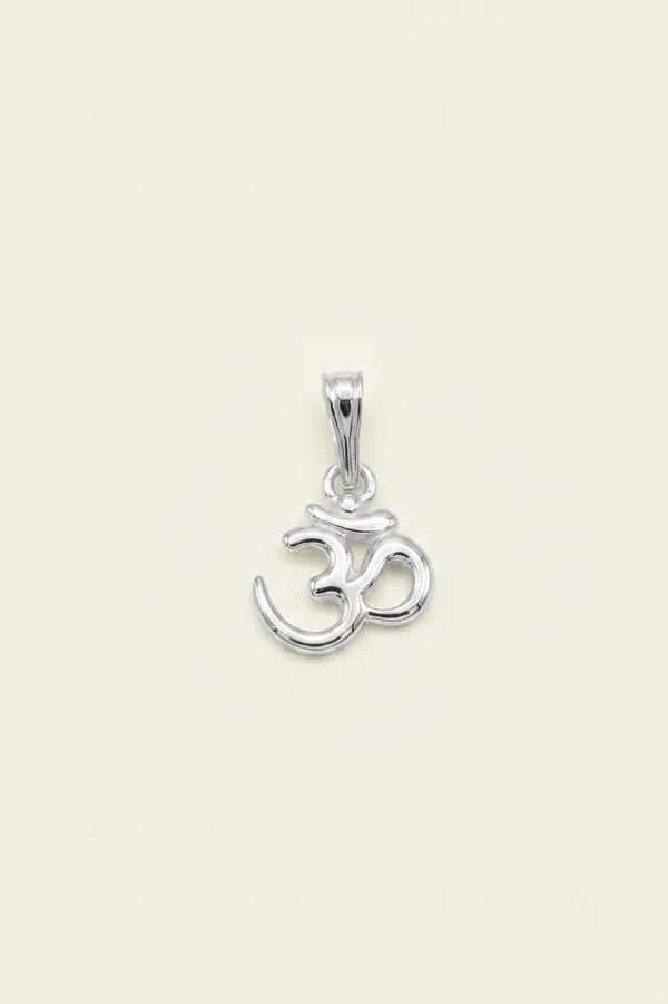 Silver-Tone_Om_Pendant_Necklace