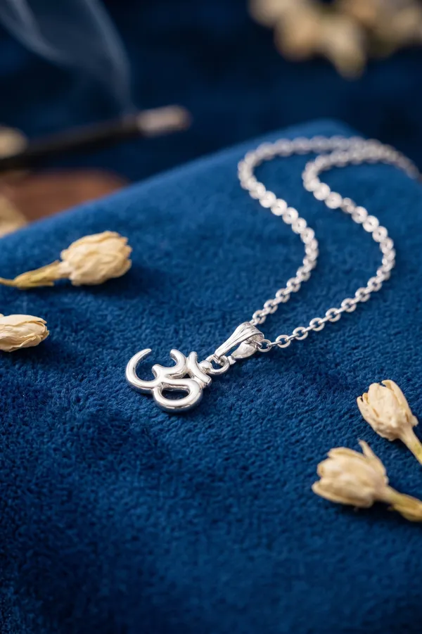 Silver-Tone_Om_Pendant_Necklace