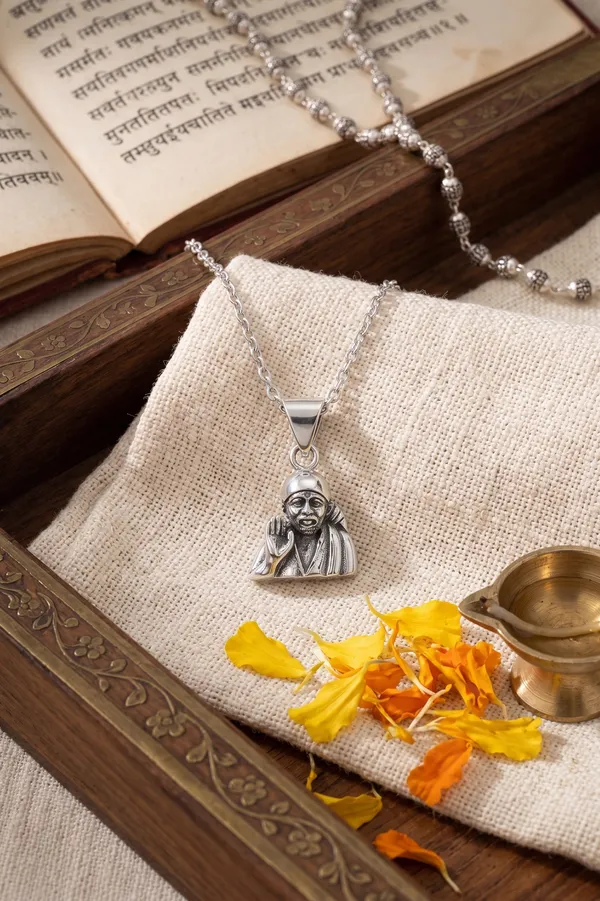 Silver-Tone_Sai_Baba_Pendant_Necklace