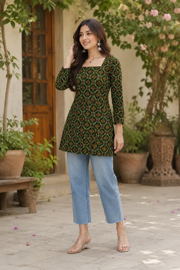 Green_Polyester_Straight_Kurta_For_Women
