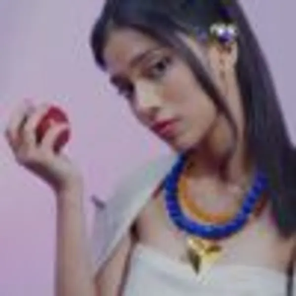 Plunging_Heart_Blue_Yellow_Short_Necklace