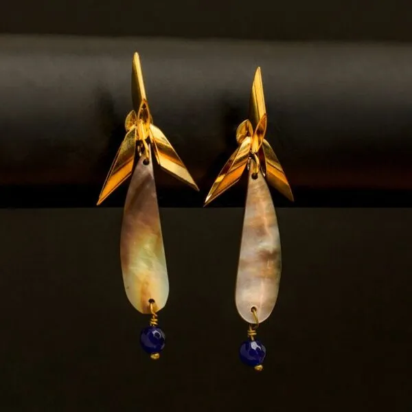 Red_Flanked_Bue_Tail_Danglers