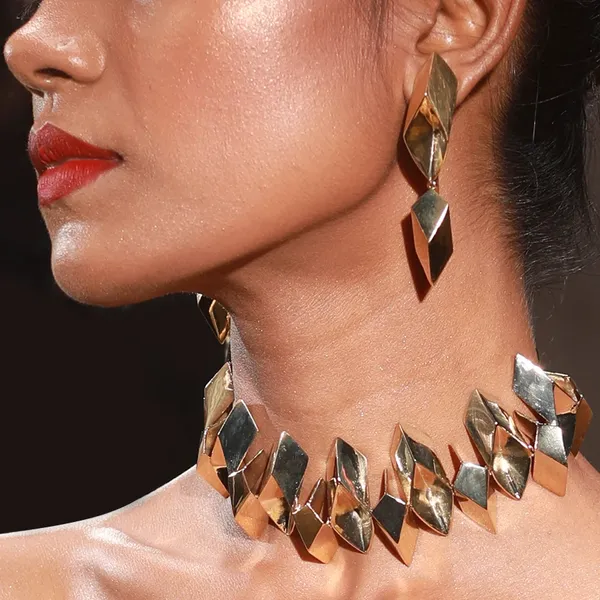 Diva_Choker