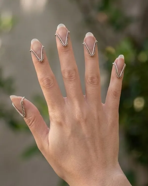Plain_V_Vanki_Nail_Ring