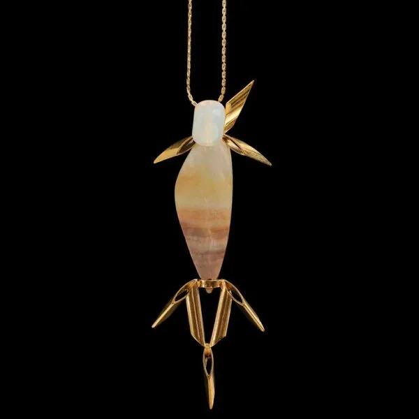 Queen_Of_Plumes_Pendant