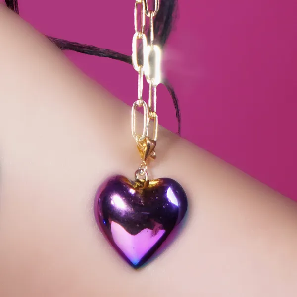 Plunging_Heart_Titanium_In_Classic_Solid_Heart_Pendant_With_Chain
