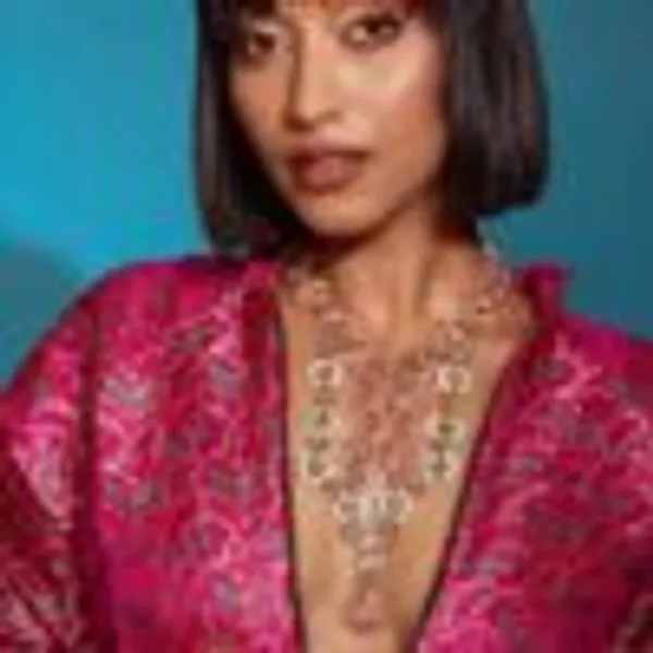 Engulf_My_Dreams_Cleavage_Necklace