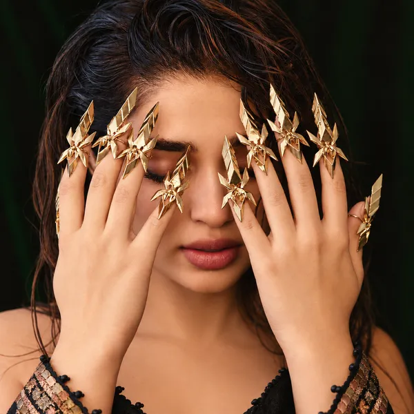 Golden_Dagger_Nail_Ring