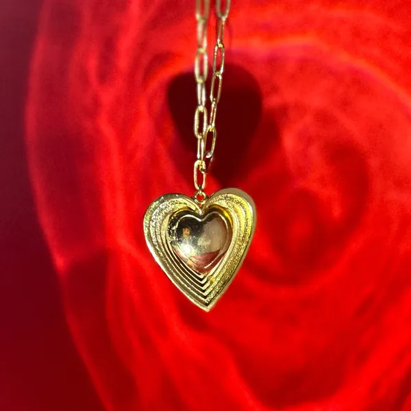 Plunging_Heart_Solid_Unisex_Pendant_Photo_Stickable