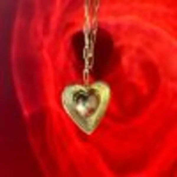 Plunging_Heart_Solid_Unisex_Pendant_Photo_Stickable