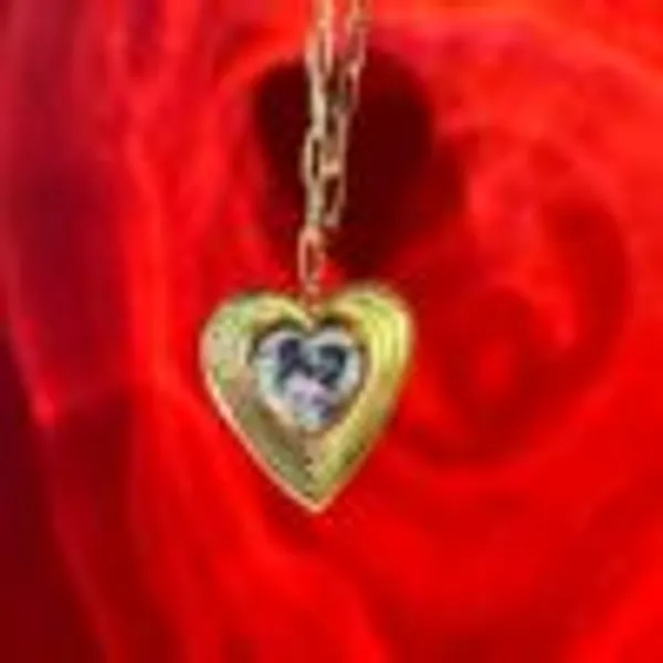 Plunging_Heart_Solid_Unisex_Pendant_Photo_Stickable