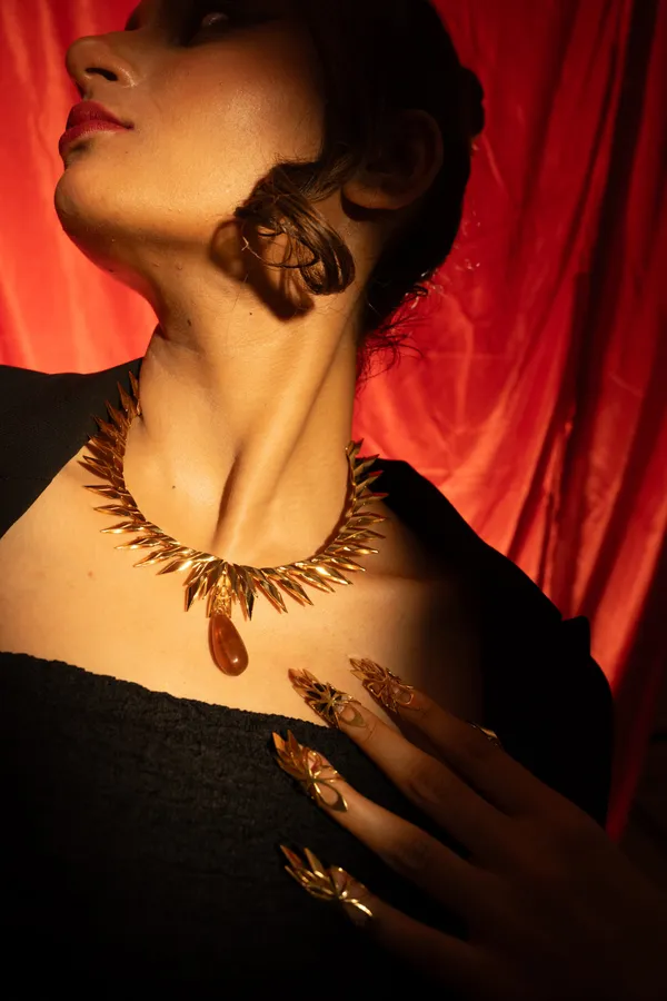 Regal_Gold_Teardrop_Necklace