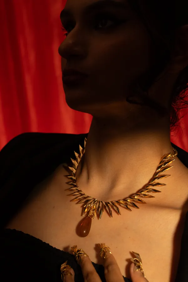 Regal_Gold_Teardrop_Necklace
