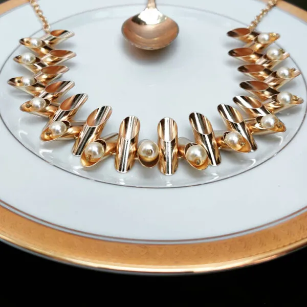 Linear_Criss_Cross_Necklace