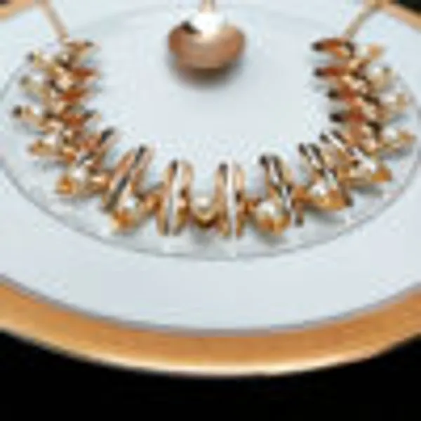Linear_Criss_Cross_Necklace