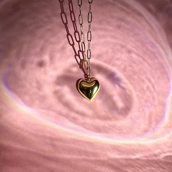 Classic_Solid_Heart_Pendant_Photo_Stickable