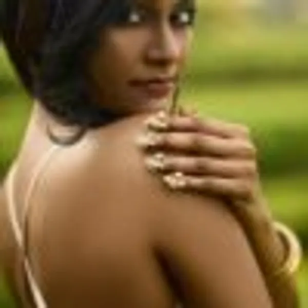 Flora_S_Embrace_Vanki_Nail_Ring