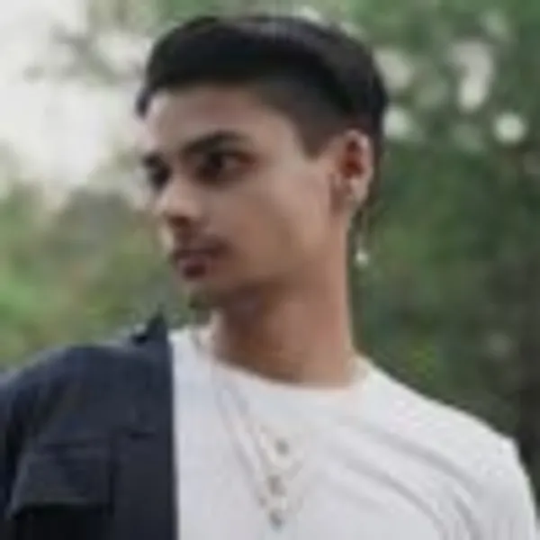 Layered_Romance_Between_Moon_Bird_Necklace