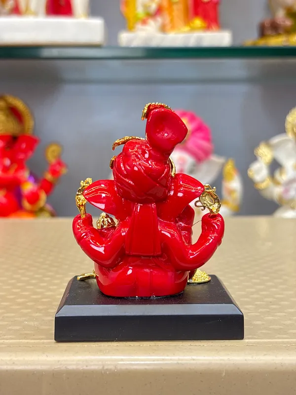 Red_Traditional_Lord_Ganesha_Idol