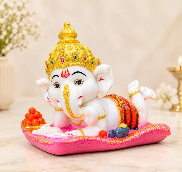 BAL_GANESH_WITH_LADOO
