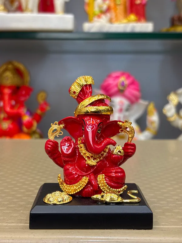 Red_Traditional_Lord_Ganesha_Idol