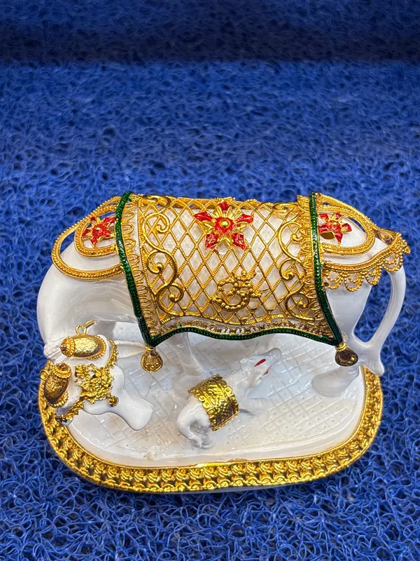 White_Ornate_Cow_And_Calf_Idol