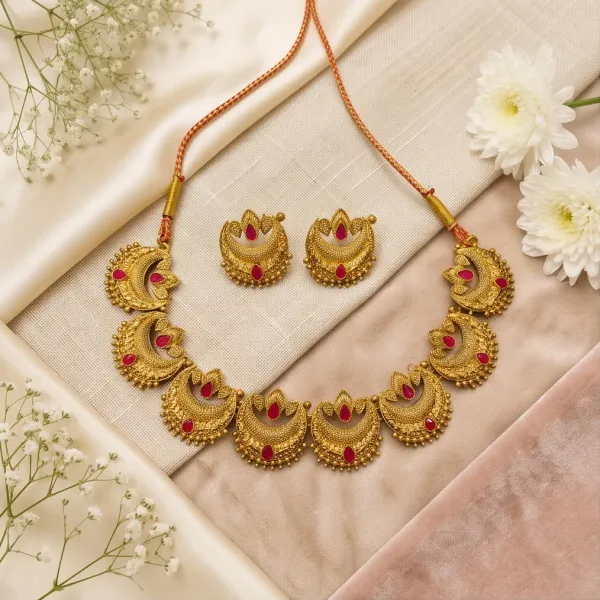Antique_Gold_Chandbali_Crescent_Necklace_Set_With_Stud_Earrings
