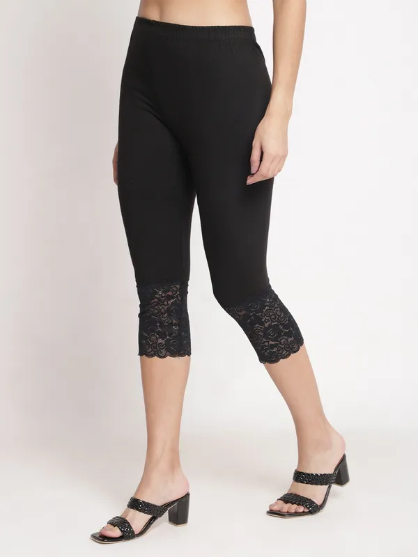 Black_Super_Lycra_Lace_Hem_Capri_Leggings_For_Women