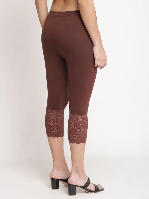 Brown_Super_Lycra_Lace_Hem_Capri_For_Women