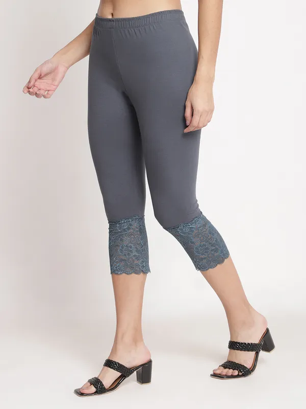 Grey_Super_Lycra_Lace_Hem_Capri_Leggings_For_Women