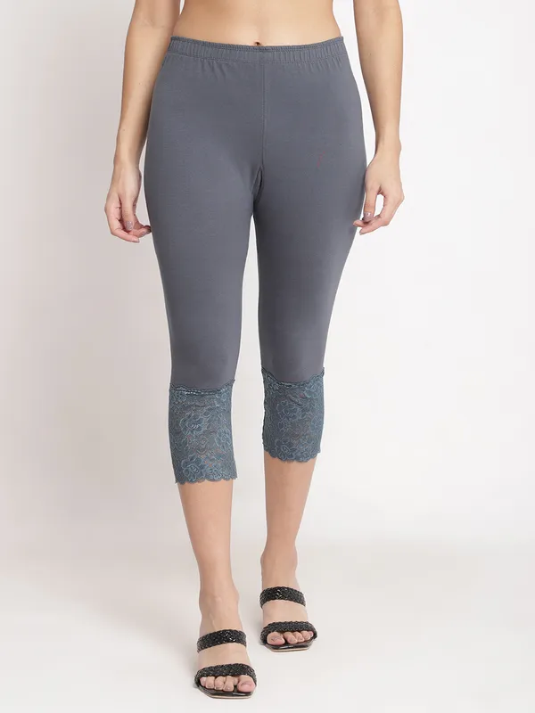 Grey_Super_Lycra_Lace_Hem_Capri_Leggings_For_Women