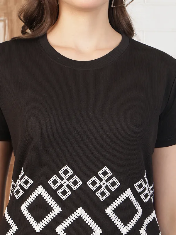 Black_Ribbed_Cotton_Lycra_Regular_Fit_Printed_Lounge_Set_For_Women
