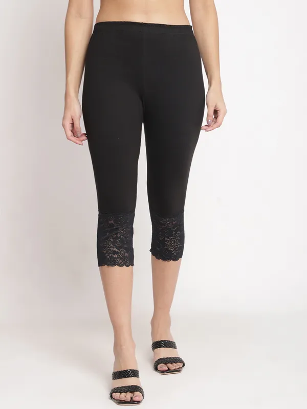 Black_Super_Lycra_Lace_Hem_Capri_Leggings_For_Women