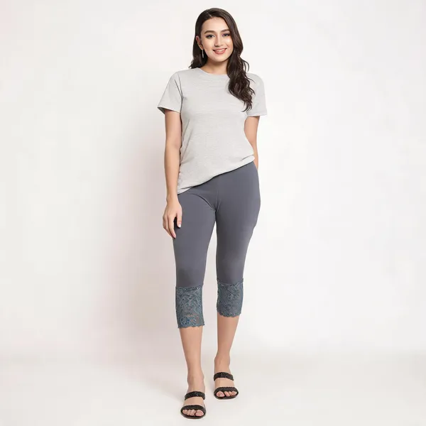 Grey_Super_Lycra_Lace_Hem_Capri_Leggings_For_Women