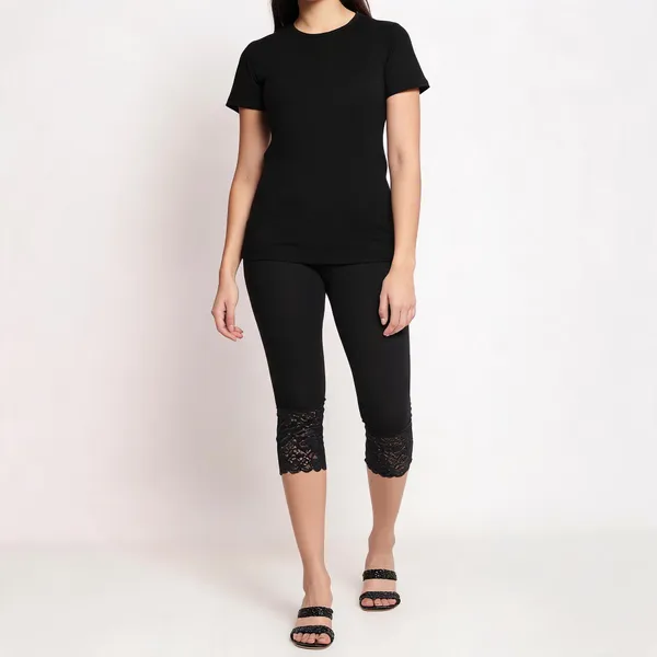 Black_Super_Lycra_Lace_Hem_Capri_Leggings_For_Women