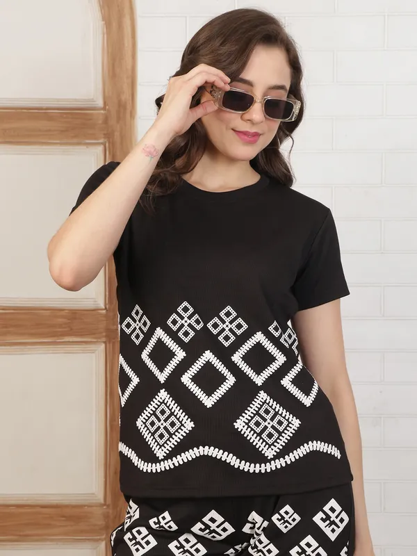 Black_Ribbed_Cotton_Lycra_Regular_Fit_Printed_Lounge_Set_For_Women