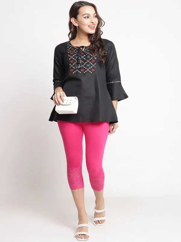 Pink_Super_Lycra_Lace_Hem_Capri_For_Women