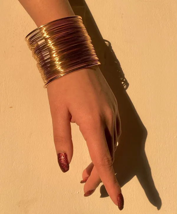 Adjustable_Hand_Cuff_Gold_Finish