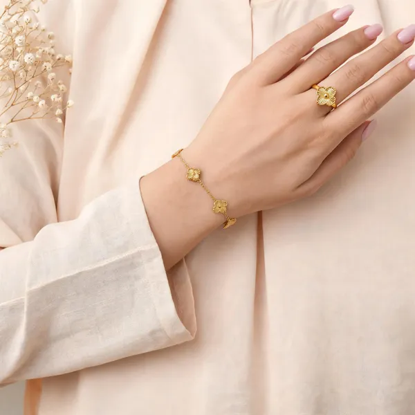 Golden_Clover_Bracelet_With_Ring
