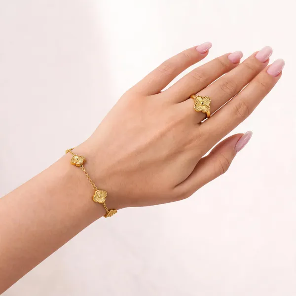 Golden_Clover_Bracelet_With_Ring