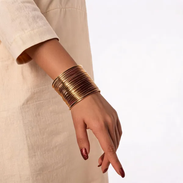 Adjustable_Hand_Cuff_Gold_Finish