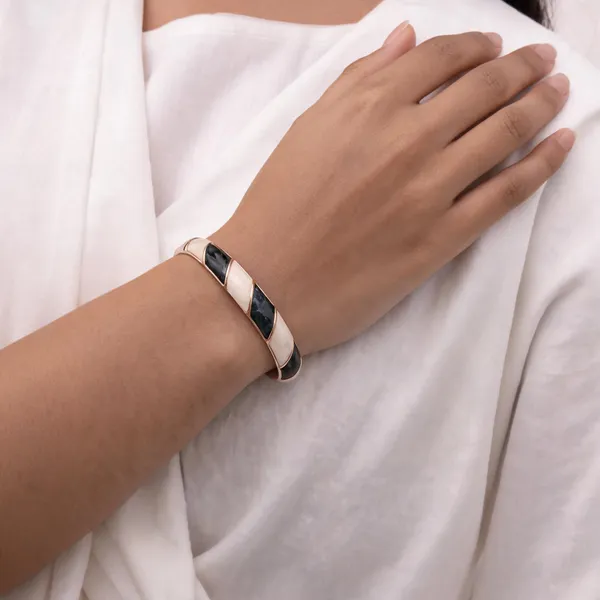 Black_And_White_Enamel_Kada
