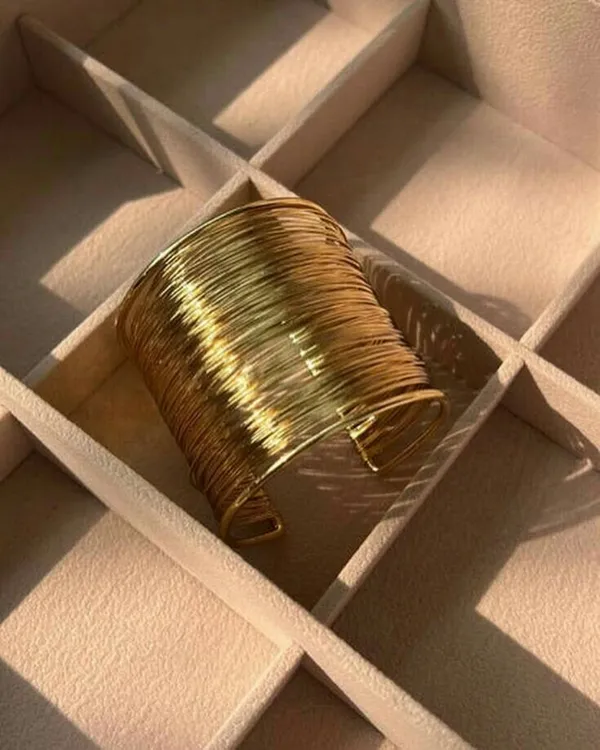 Adjustable_Hand_Cuff_Gold_Finish