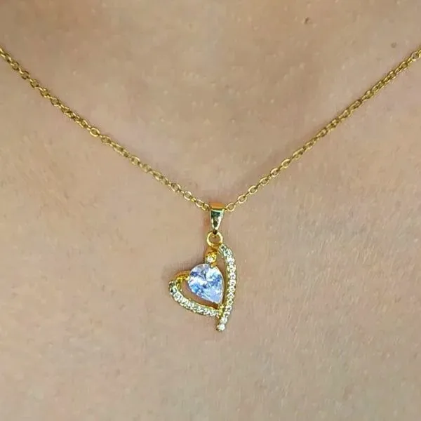 Crystal_Embrace_Heart_Neckchain