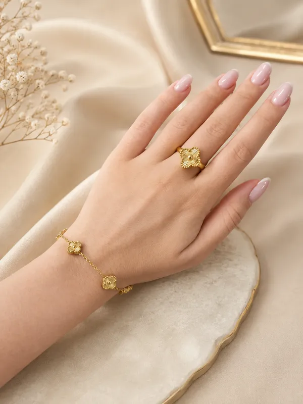 Golden_Clover_Bracelet_With_Ring
