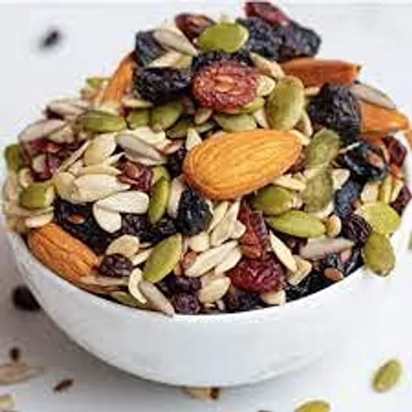 Trail_Mix_With_Nuts_and_Seeds_and_Berries