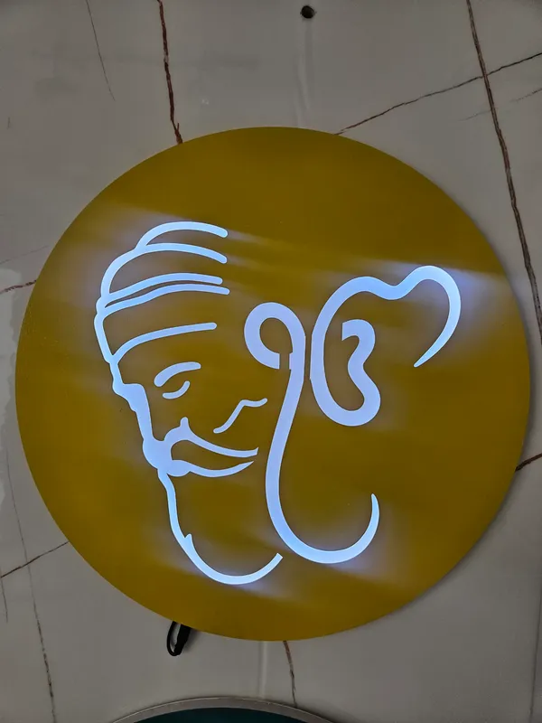Metal_Decorative_Face_Design_Round_LED_Wall_Light