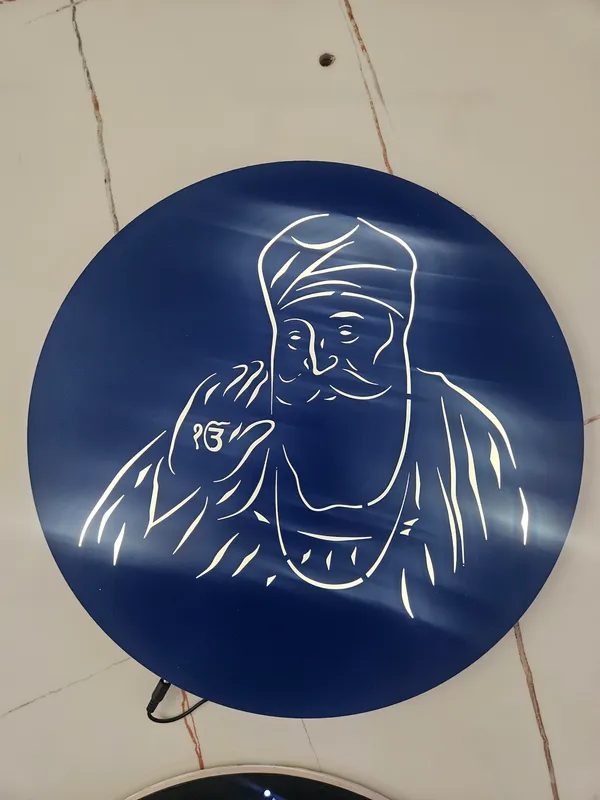 Metal_Round_LED_Sikh_Guru_Portrait_Wall_Decor